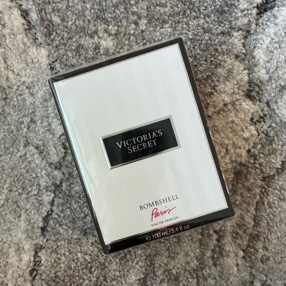 Victoria Secret- bombshell Paris fragrance
